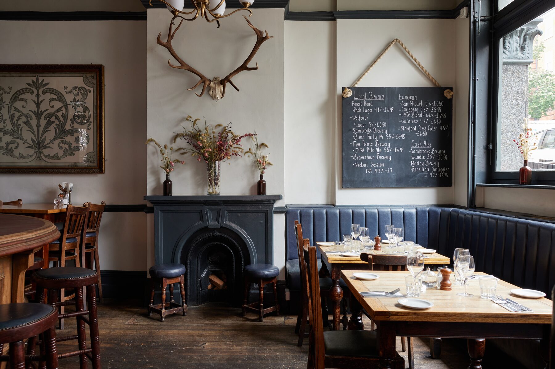 Union Tavern bar